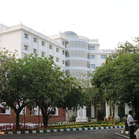 Kstdc Kumarakrupa Hotel Bangalore Exterior foto